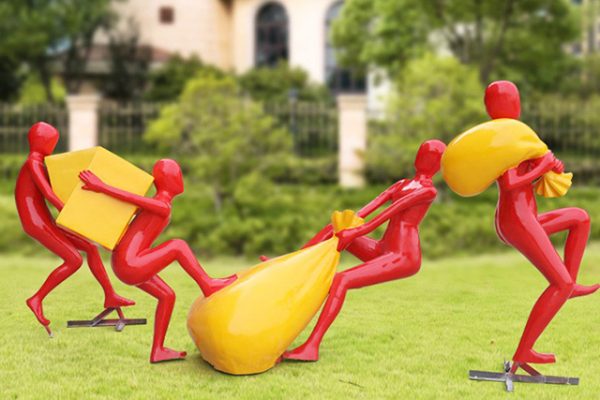 Urban Elegance — Abstract FRP Shopping Figure Sculpture for Outdoor Mall Plaza