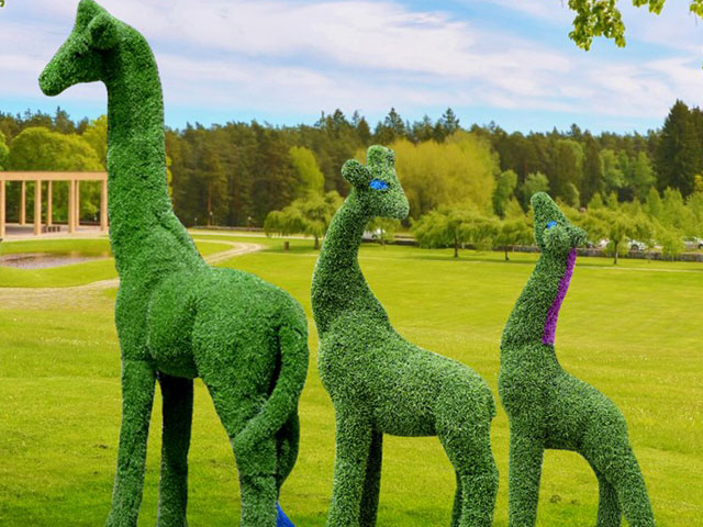 Whimsical Wildlife — FRP Flocking Elephant & Giraffe Sculptures for Interactive Children’s Zoo - 2