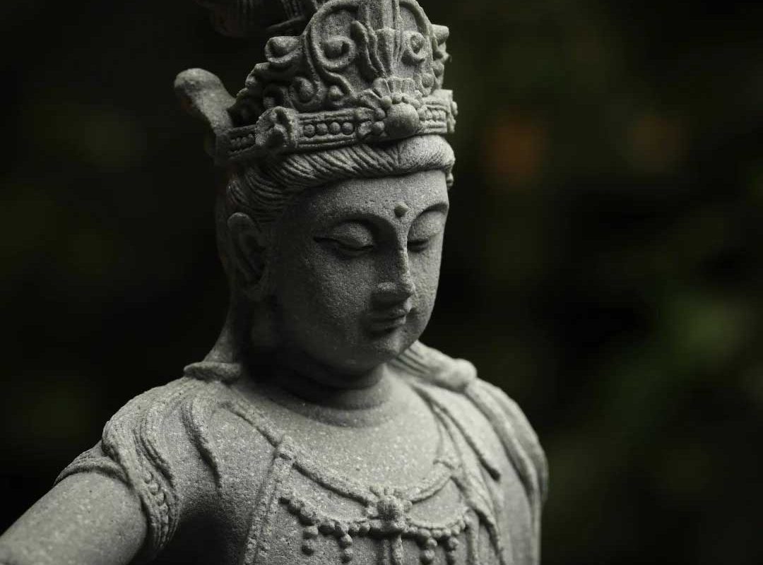Bluestone Water-Moon Guanyin (Avalokiteshvara) Courtyard Landscape Sculpture - 4