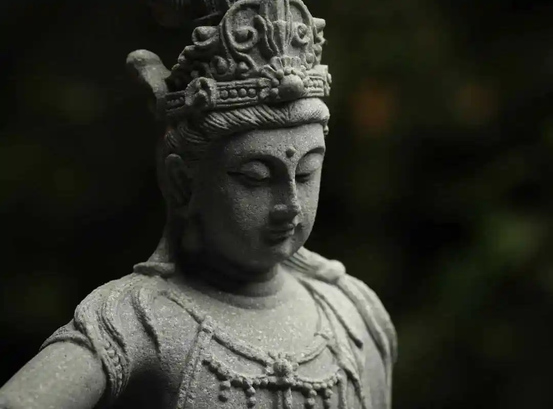 Bluestone Water-Moon Guanyin (Avalokiteshvara) Courtyard Landscape Sculpture - 4