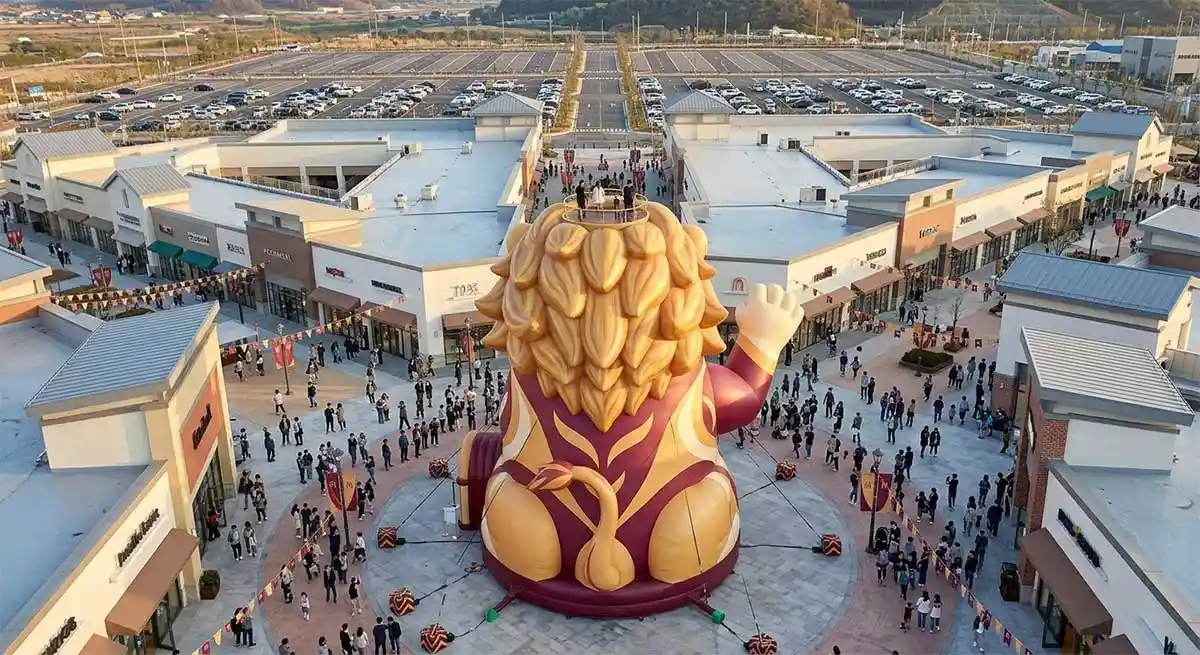 “Colossus Triumph” — Brand Mascot Giant Inflatable - 2