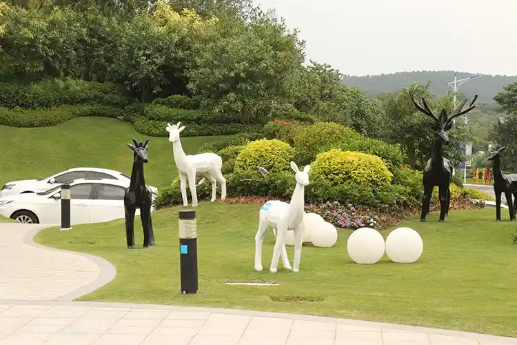 Serene White Deer — Pure Color FRP Animal Sculpture Set for Residential Park - 5
