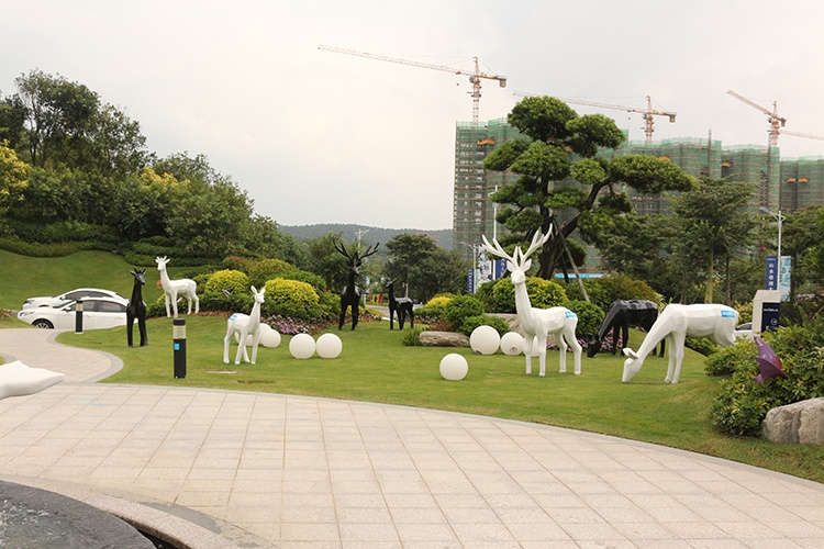 Serene White Deer — Pure Color FRP Animal Sculpture Set for Residential Park - 3