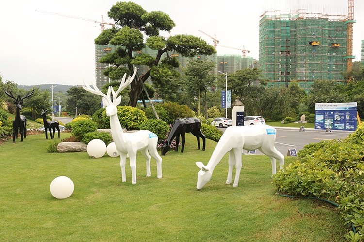 Serene White Deer — Pure Color FRP Animal Sculpture Set for Residential Park - 2