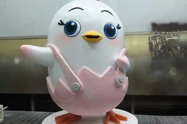 Cartoon Chicken Kai Ai — Adorable FRP Chicken Sculptures for Events and Displays