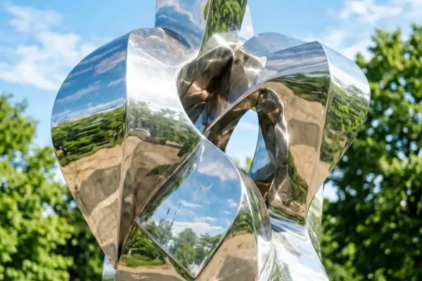 Stainless Steel Sculpture Guide: Types, Finishes & Applications