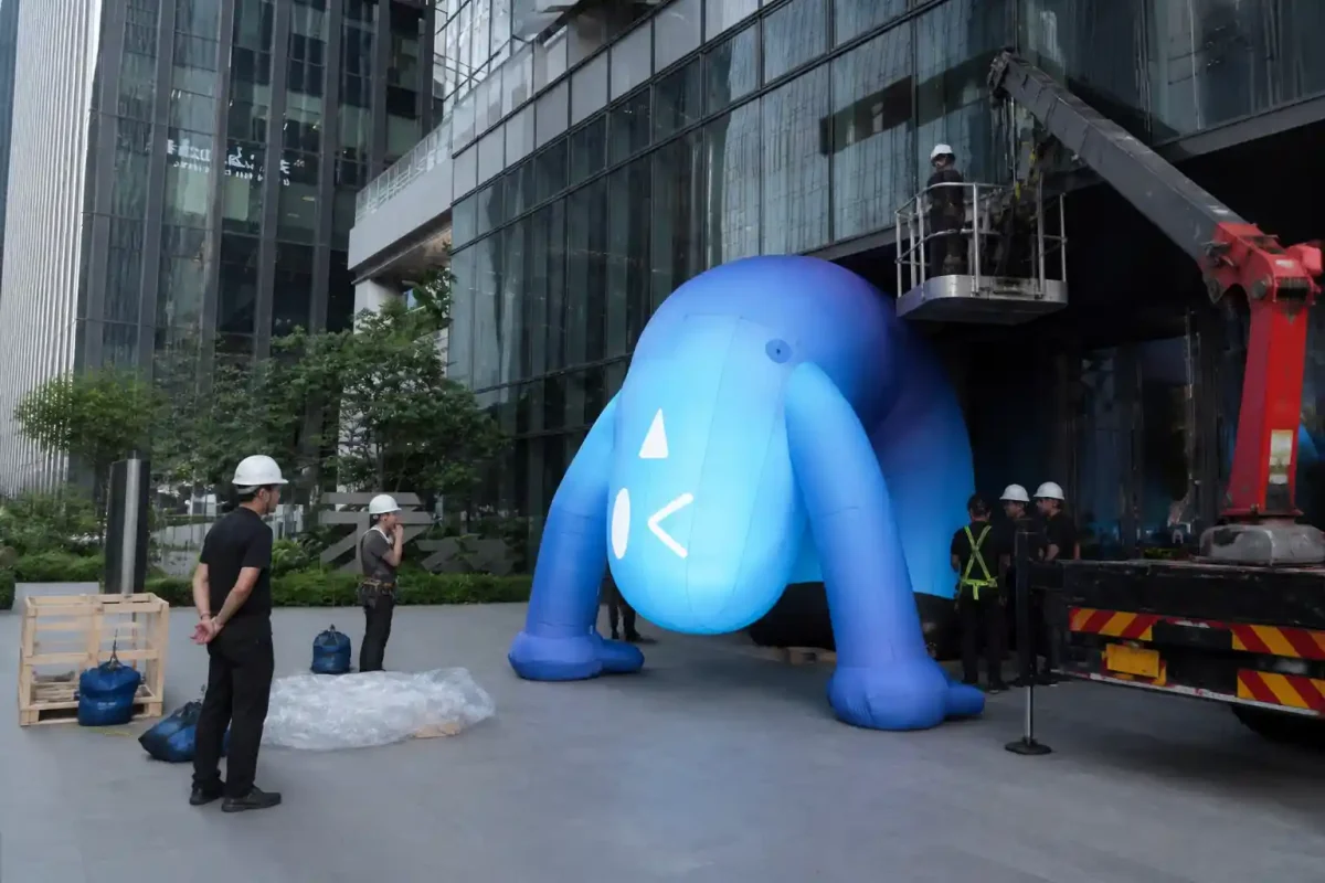 The Urban Dreamer – Giant Luminescent IP Inflatable Sculpture - 3